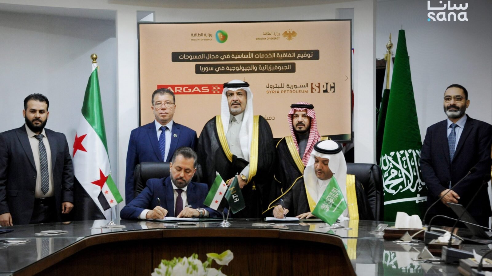 السورية للبترول توقّع أربع اتفاقيات مع شركات سعودية لتطوير وإنتاج حقول النفط والغاز في سوريا‏‏