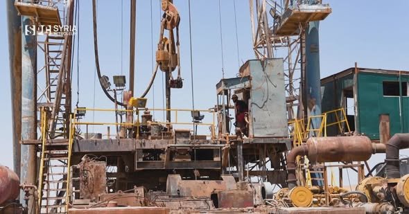 بعد تأهيلها بخبرات وطنية.. حفارة “أورال ماش 2” تعود إلى جبهات العمل في حقول المنطقة الوسطى